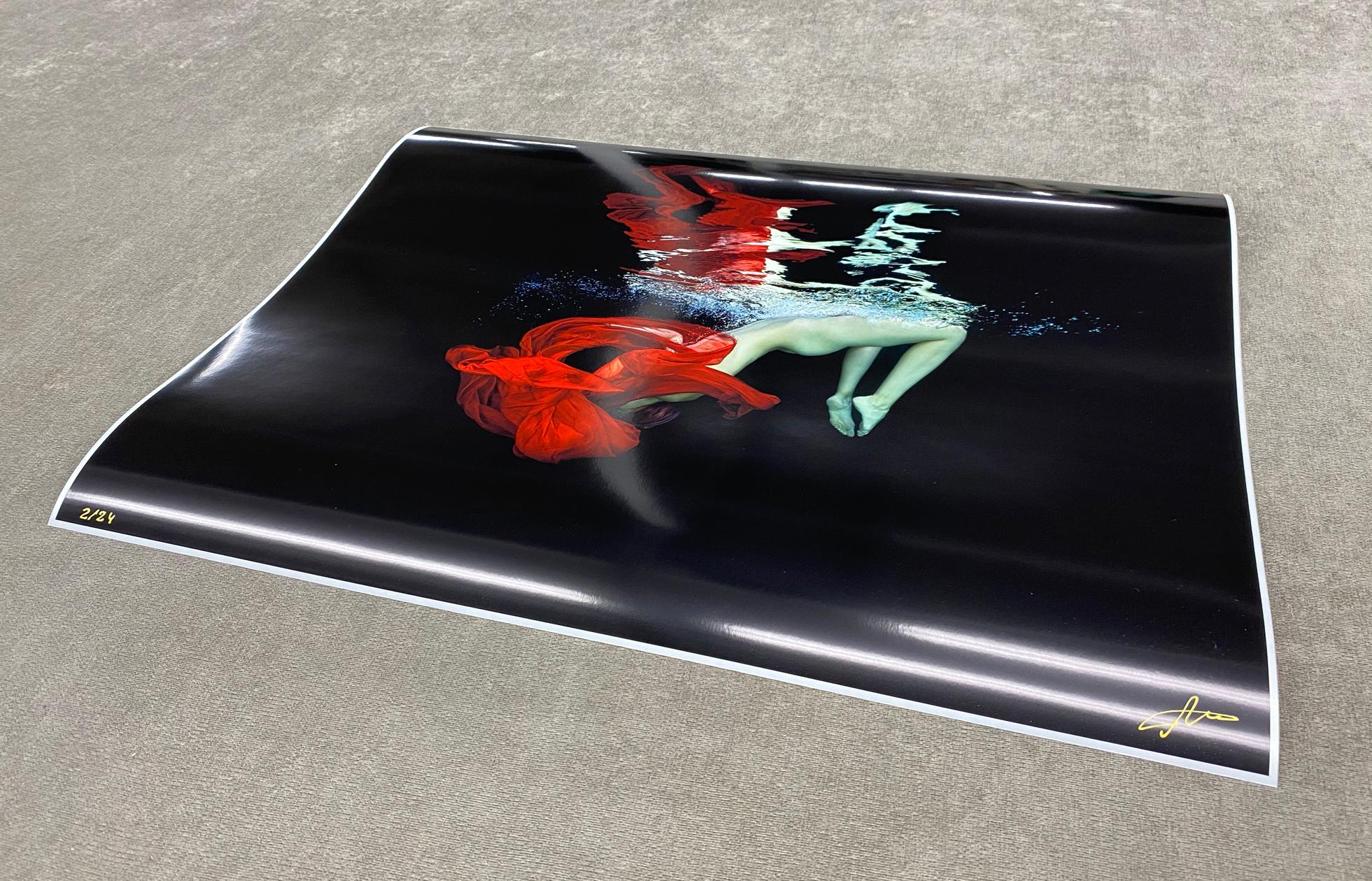 Blood Drop - Unterwasser-Nacktfotografie - Druck auf Papier 26 x 36