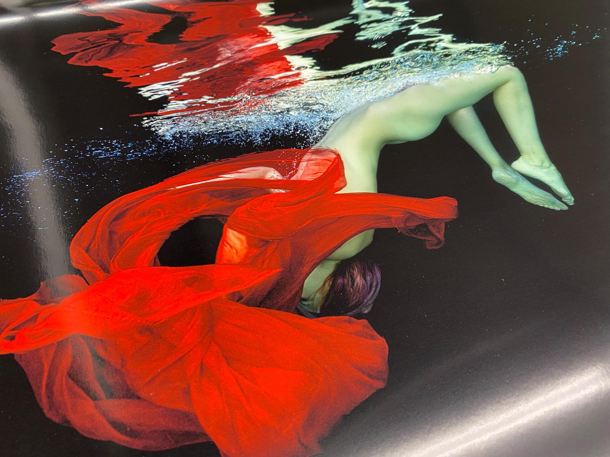 Blood Drop - Unterwasser-Nacktfotografie - Druck auf Papier 26 x 36
