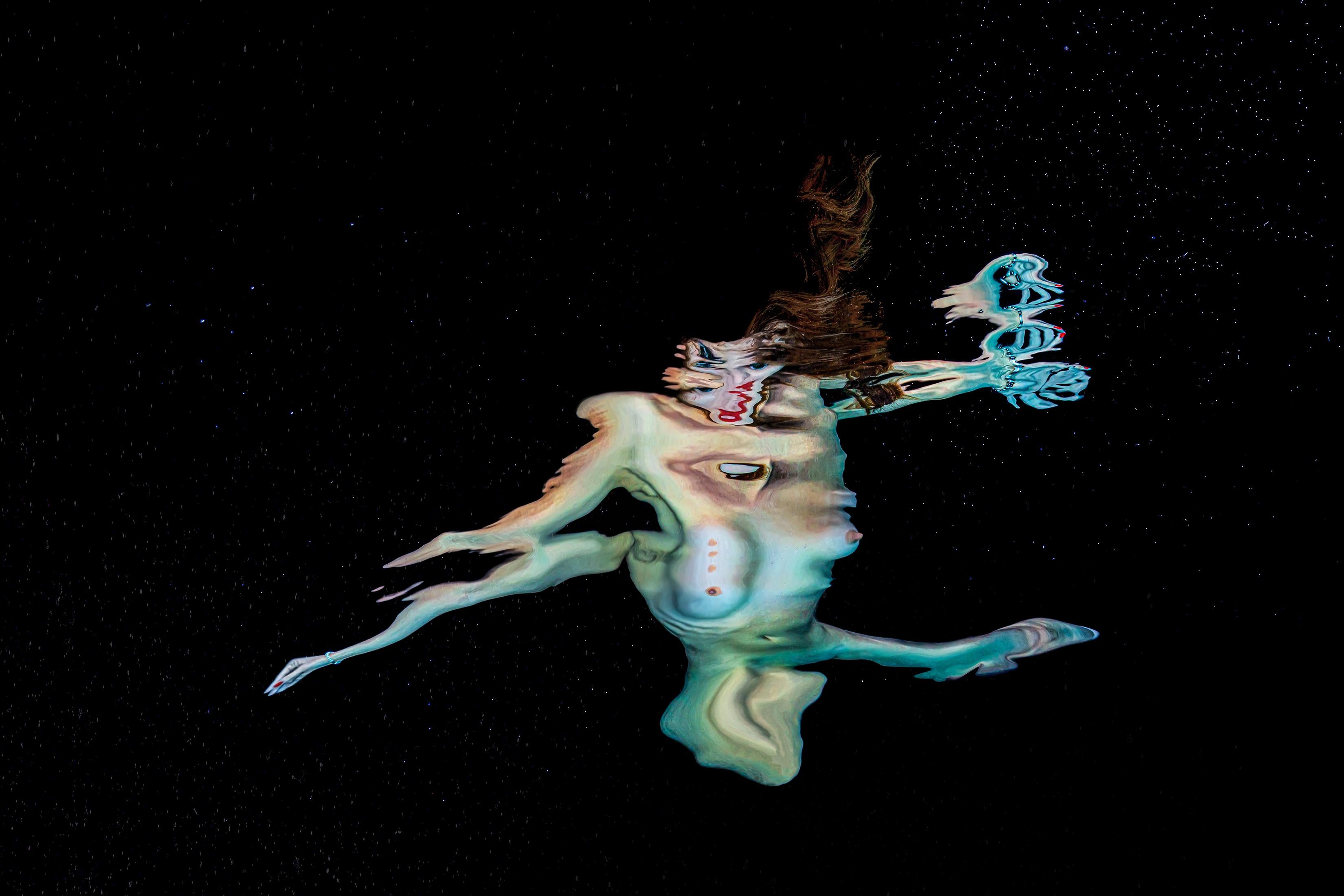 Capricho - photographie de nu sous-marin de la série REFLECTIONS - acrylique 81 x 122 cm