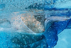 Chilled Champagne - fotografia subacquea di nudo - stampa su carta 16" x 23,5"