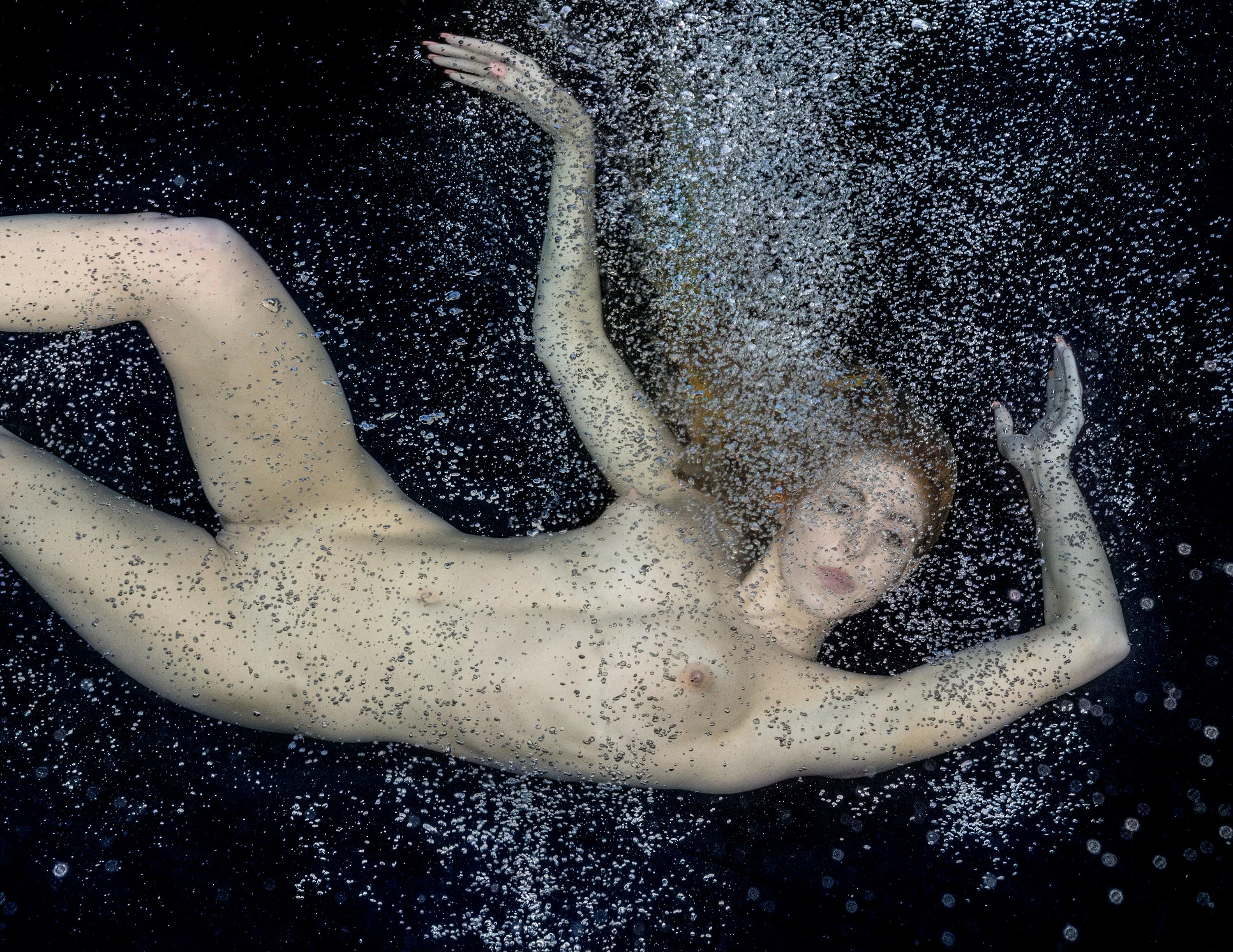 Danae - photographie de nu sous-marine - impression pigmentaire d'archives 35x53