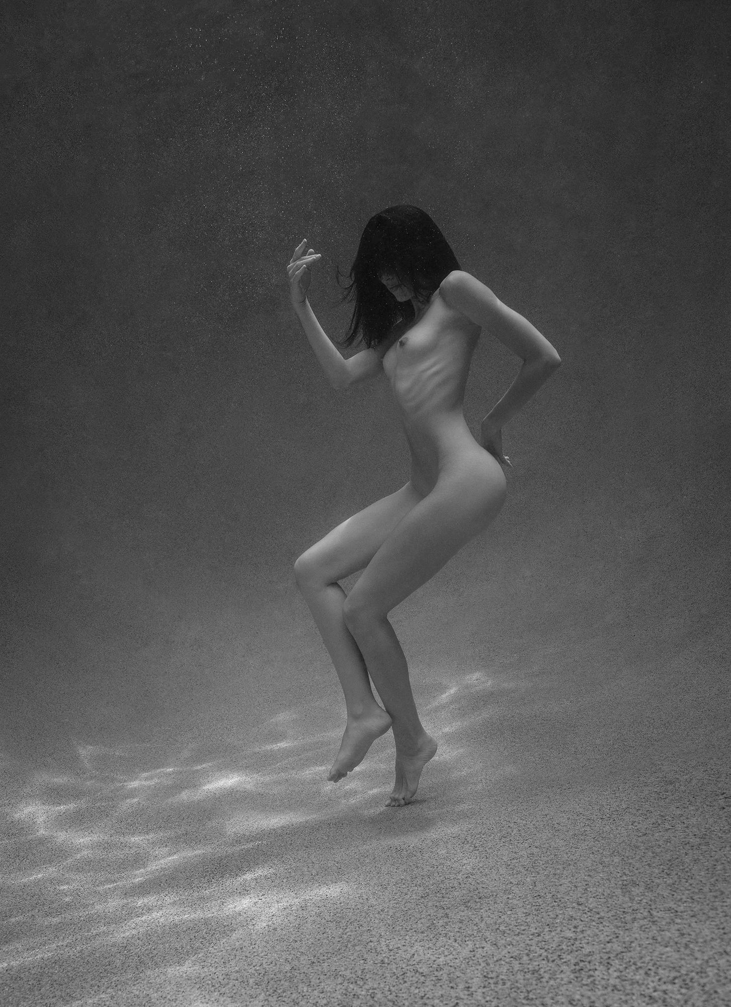 Nude Photograph Alex Sher - Flame - photographie de nu sous-marin - tirage pigmentaire d
archives 18 x 24".