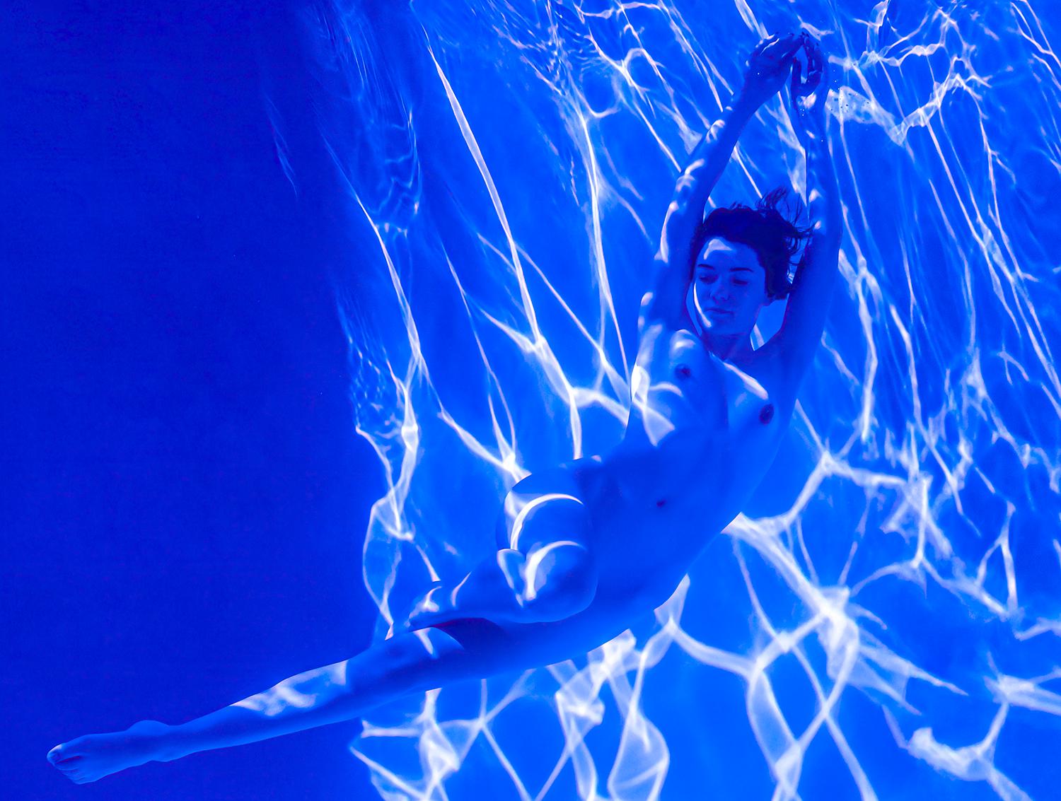 Fluorescence - photographie de nu sous-marin - tirage pigmentaire d'archives 35