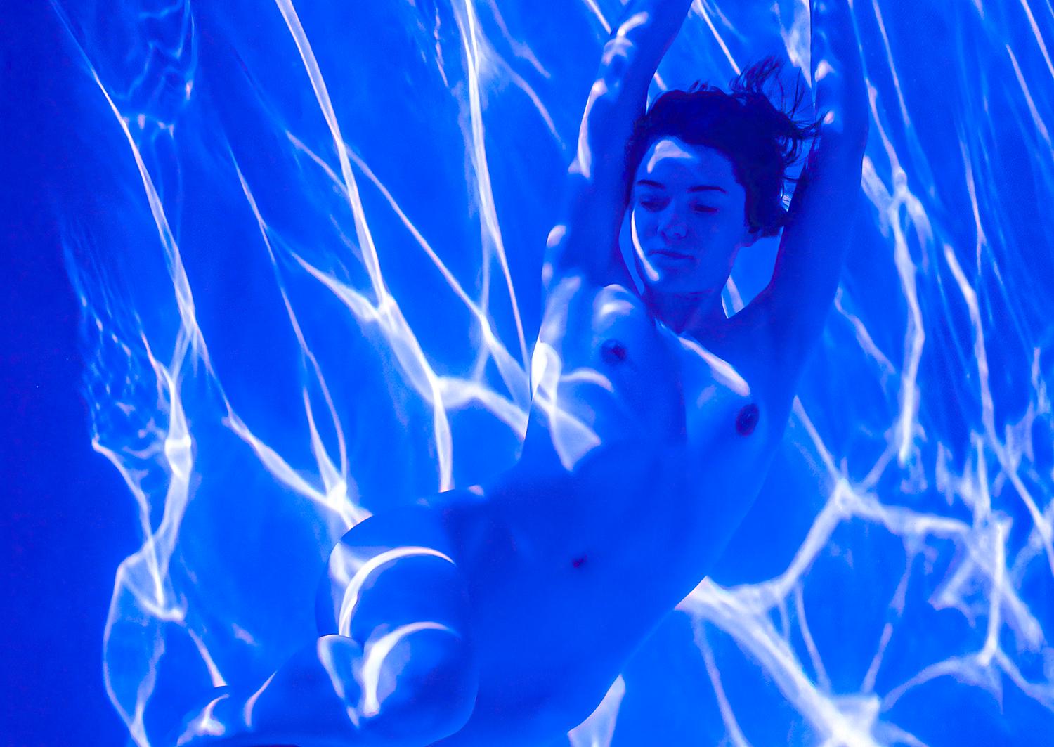 Fluorescence - photographie de nu sous-marin - tirage pigmentaire d'archives 35