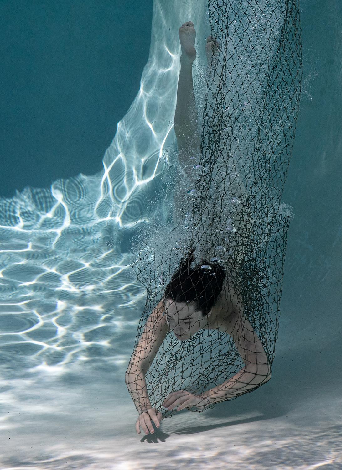Friday Fishing - photographie de nu sous-marin - tirage pigmentaire d'archives 23x17