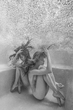 Friday Night - photographie de nu sous-marine en noir et blanc - pigment d'archives 36x24