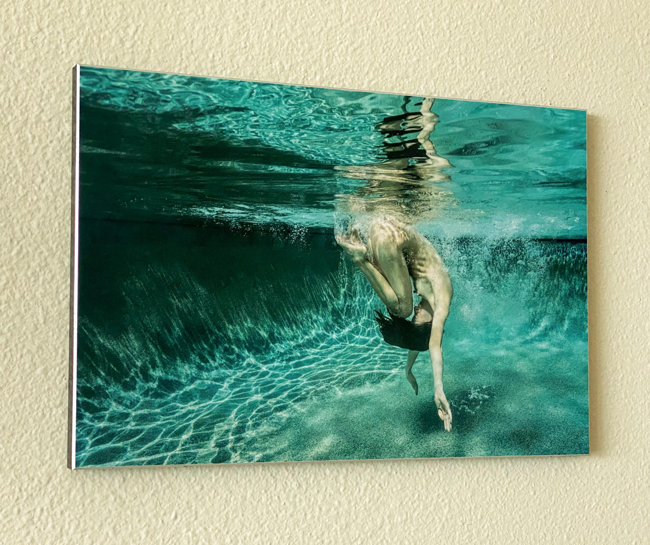 The series Green Roll is an underwater photograph of a naked young woman diving (rolling) in a pool. This extremely dynamic photograph is rich in green tones looks abstract while in fact it is entirely figurative.

Each photograph can be purchased