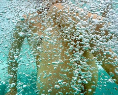 Champán caliente  - fotografía de desnudo bajo el agua - impresión de pigmento de archivo 43x59".