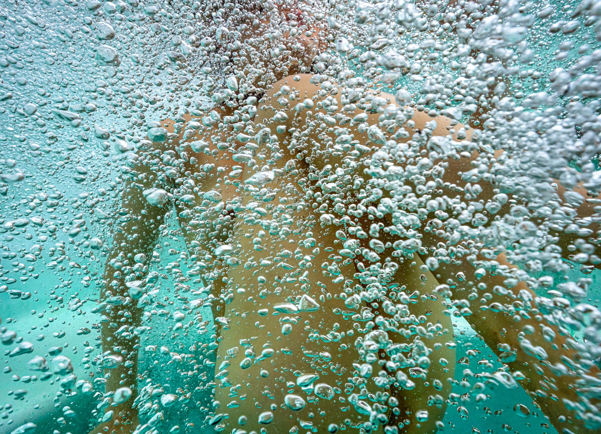 Alex Sher Nude Photograph – Heißer Champagner  Unterwasser-Nacktfotografie - Druck auf Aluminium 8 x 12"