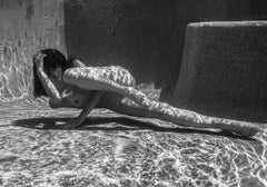 Hot Wire - fotografia di nudo subacqueo - stampa a pigmenti d'archivio 25" x 35"