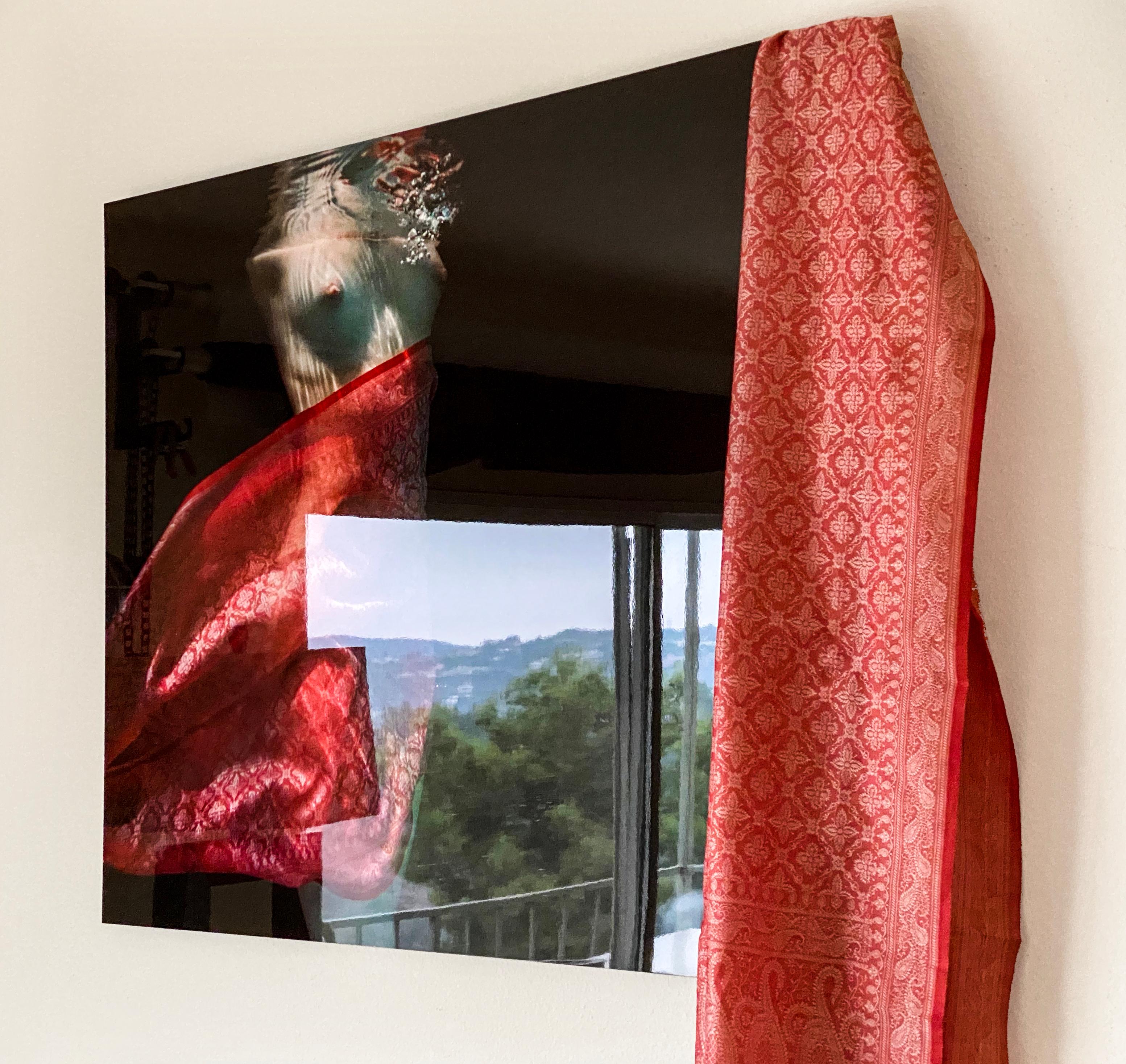 Indian Scarf  - underwater nude photograph - print on aluminum - with the scarf - Contemporary Photograph by Alex Sher