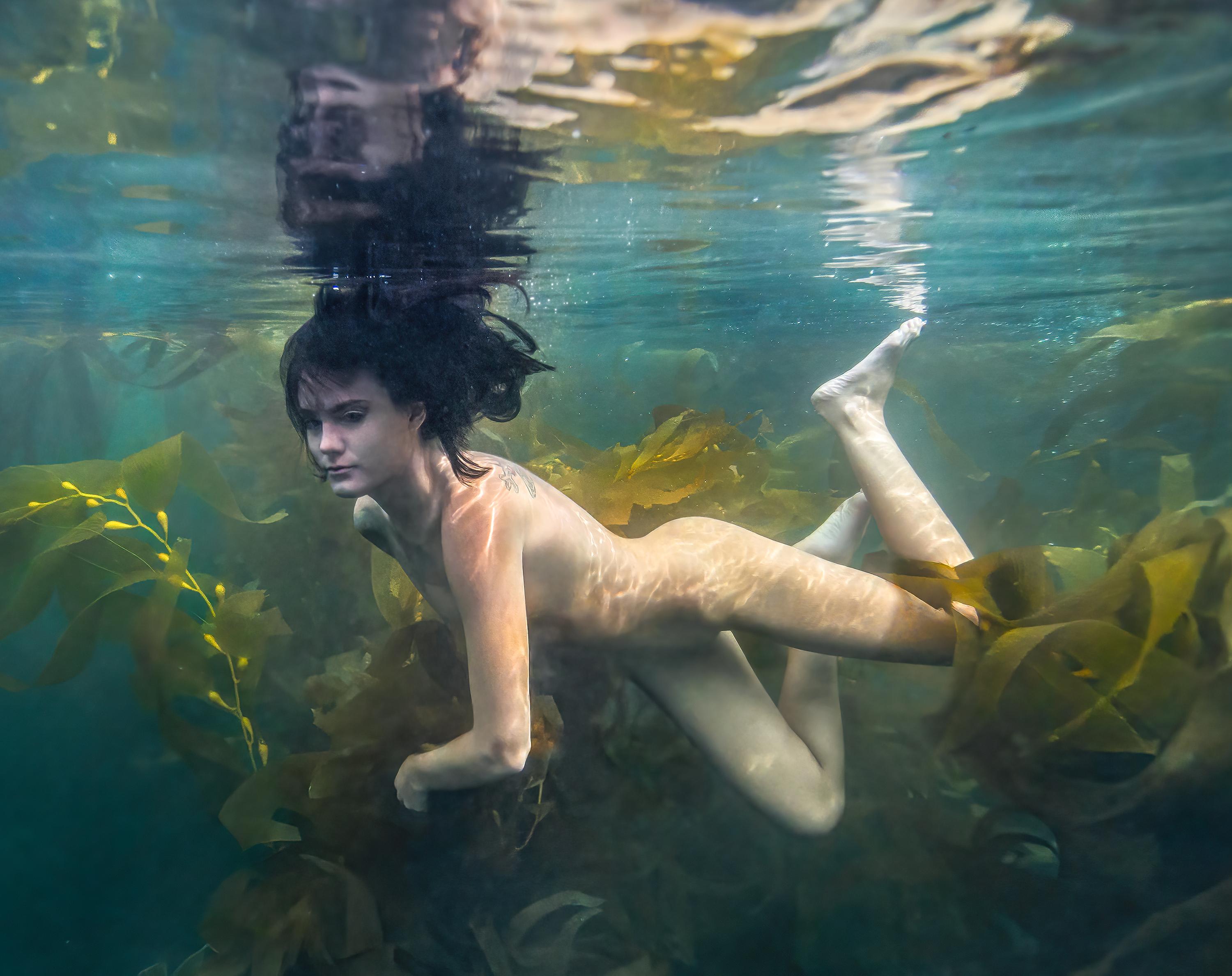 Kelp Mermaid - underwater nude photograph - archival pigment print - Photograph by Alex Sher