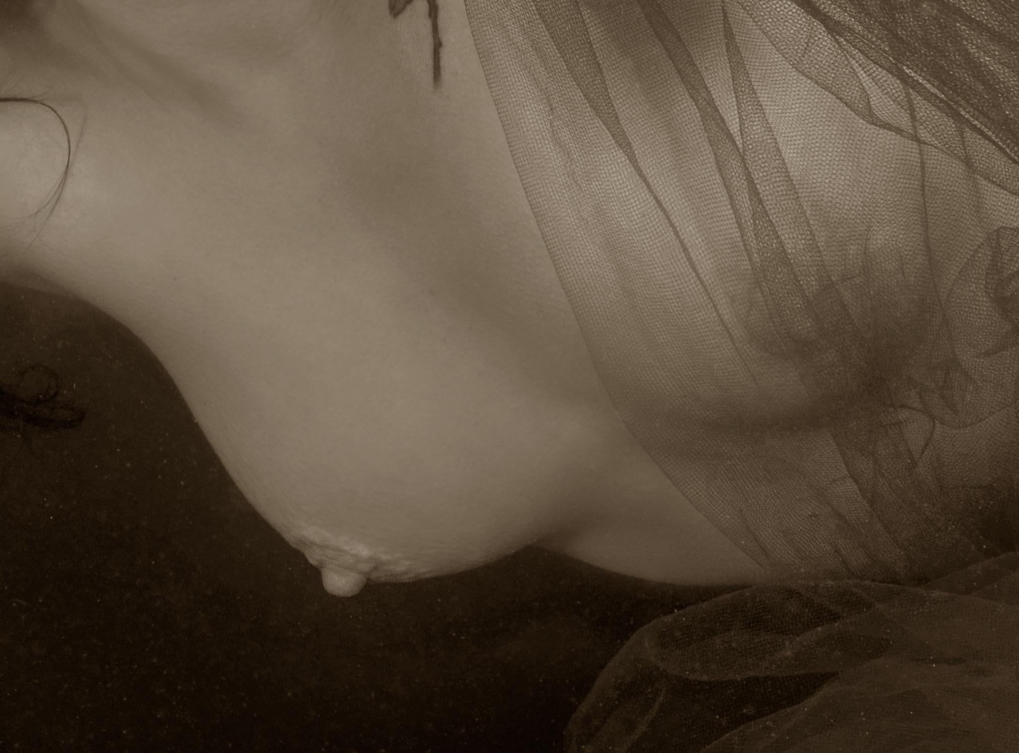 Little Mermaid – Aktfotografie im Unterwasser – Archivalischer Pigmentdruck (Zeitgenössisch), Photograph, von Alex Sher