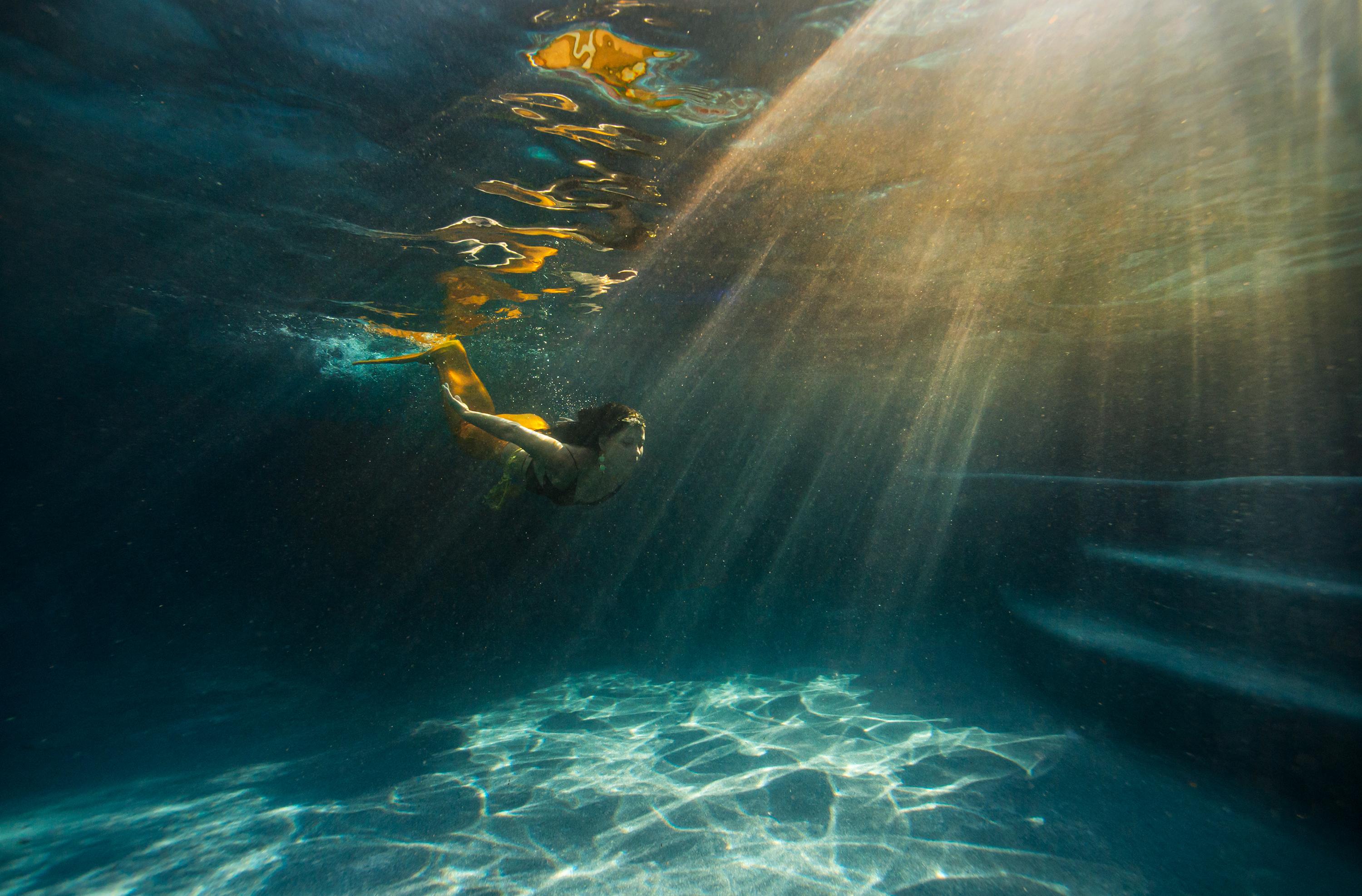 Alex Sher Color Photograph - Magic Lite - underwater photograph - archival pigment 18" x 24"