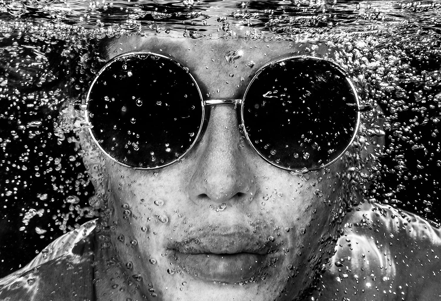 Rounds  - underwater black and white photograph - print on aluminum 8x12