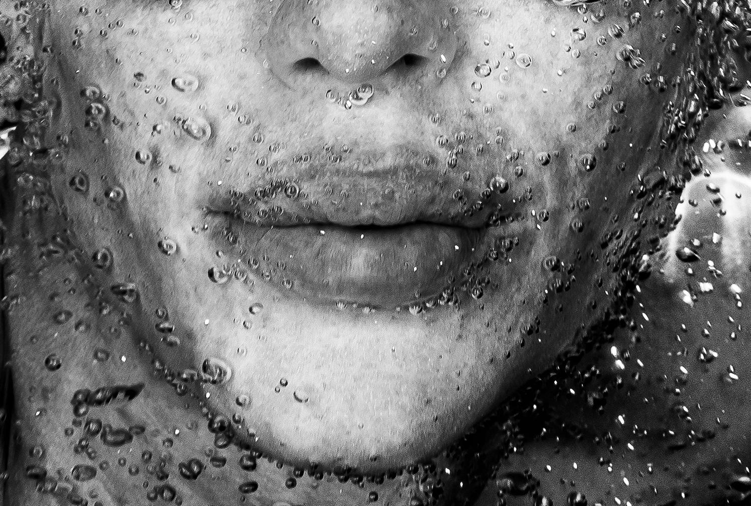 Rounds  - underwater black and white photograph - print on aluminum 8x12