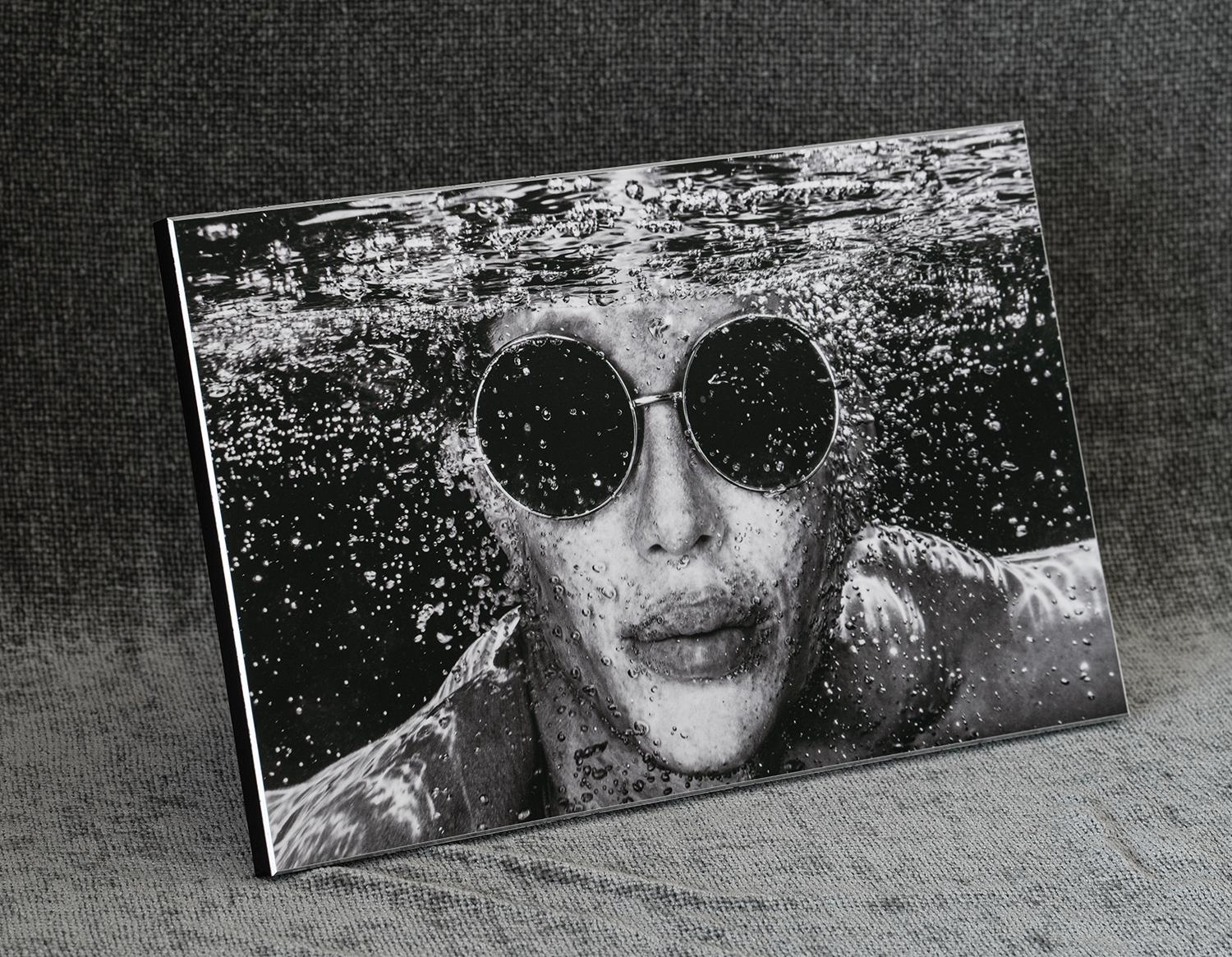 Rounds  - underwater black and white photograph - print on aluminum 8x12