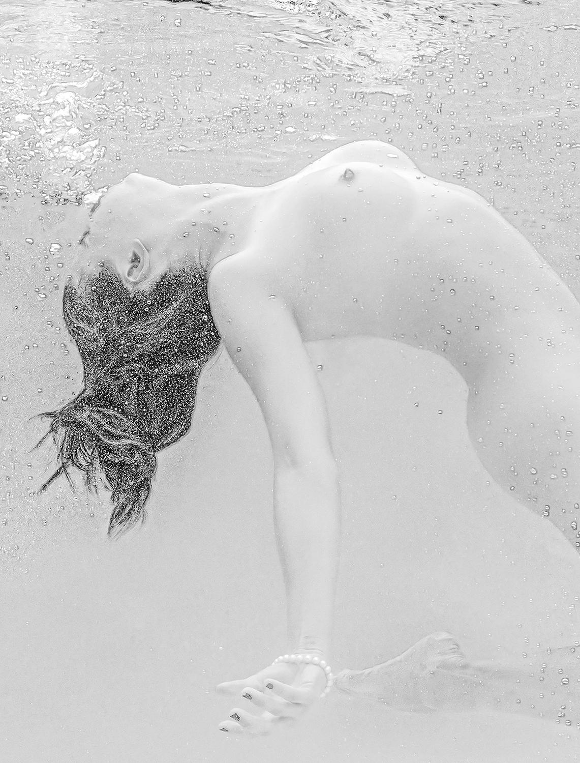 Soft Dance - underwater nude photo - print on aluminum 12