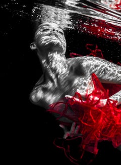Il Tutù Rosso - fotografia di nudo subacqueo - stampa su carta 18" x 24"