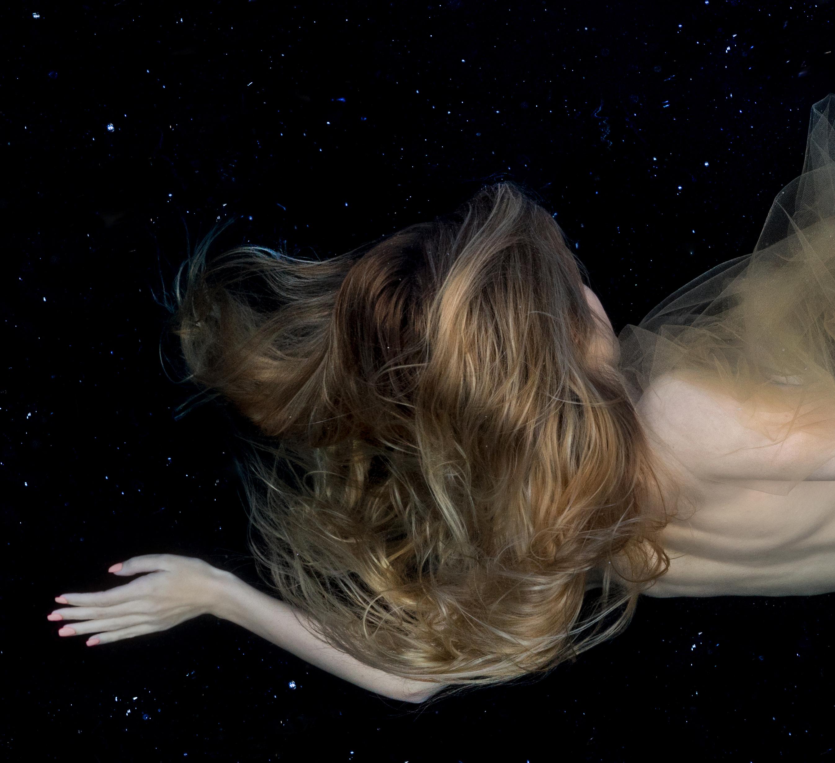 The Starfall – Aktfotografie im Unterwasser – Archivpigment 18