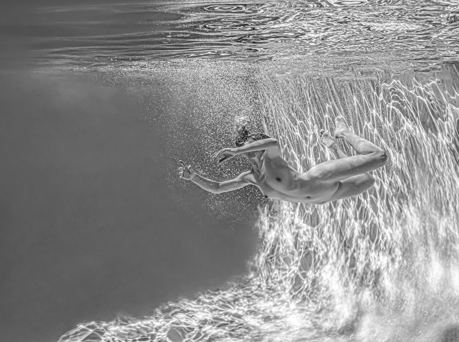 Thundercalm - Unterwasser-Schwarz-Weiß-Nacktfotografie - Druck auf Aluminium 24x36