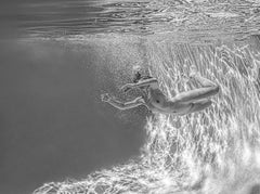 Thundercalm - fotografía submarina de desnudo en blanco y negro - impresión sobre aluminio 24x36".