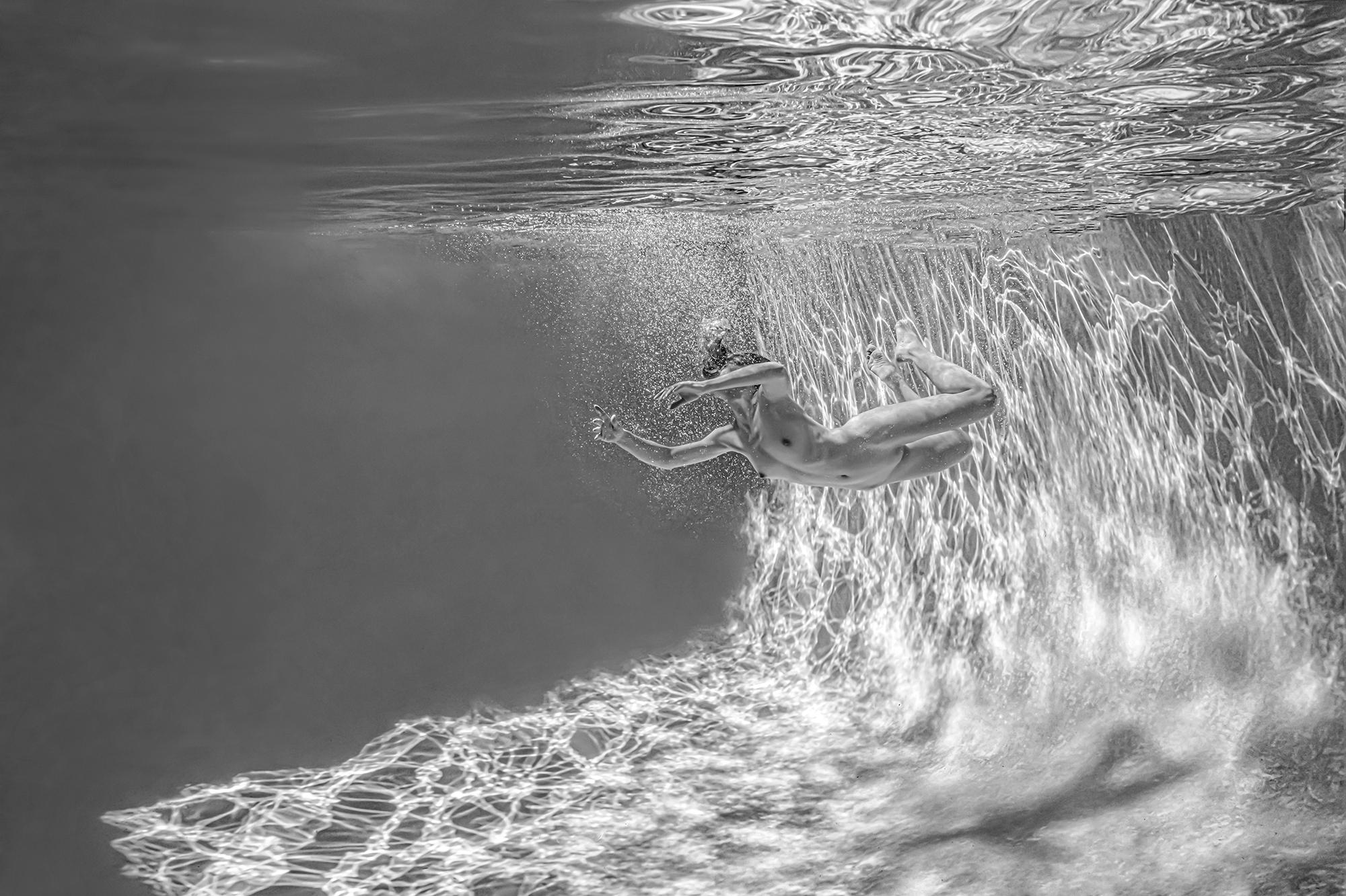 Thundercalm - photographie de nu sous-marine noir et blanc - imprimé sur aluminium 24x36 po.