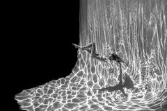 Slow Time - photographie sous-marine de nu en noir et blanc - pigment d'archivage 16 "x23"