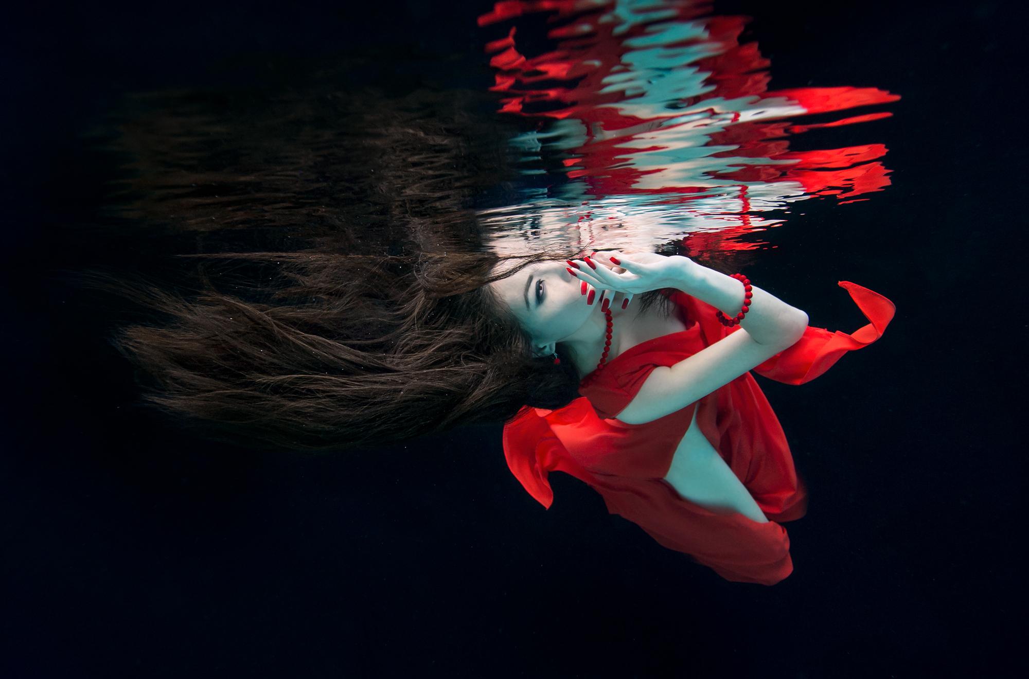 Alex Sher Figurative Photograph - Water Lily - underwater photograph - archival pigment print 18x24"