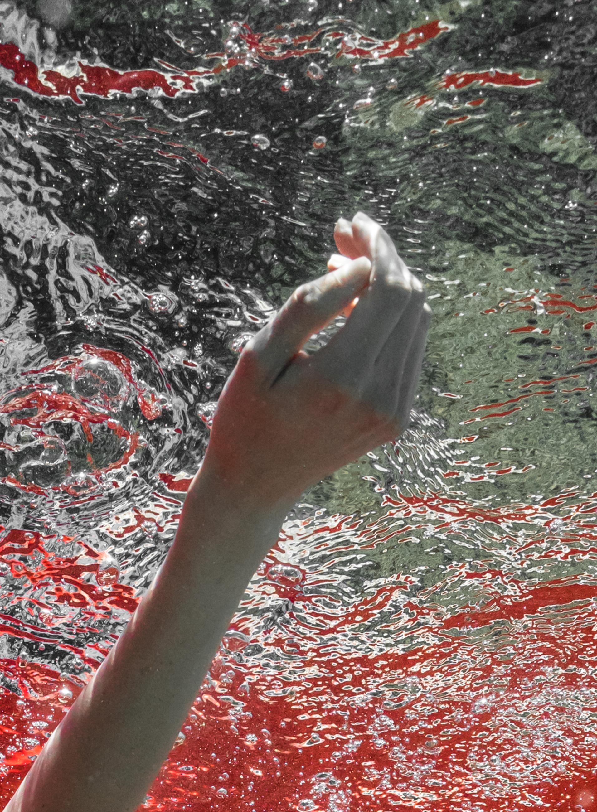 Sang sauvage  - photographie de nu sous-marine - impression pigmentaire d'archives 24x18