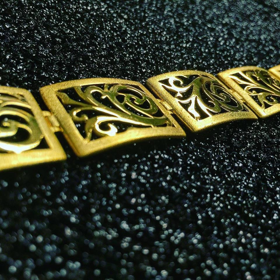 Alex Soldier 18 Karat Gold Ornament Contrast Texture Link Bracelet One of a Kind 1
