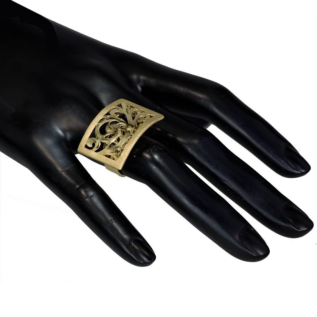 Alex Soldier 18 Karat Gold Ornament Contrast Texture Ring In New Condition In New York, NY
