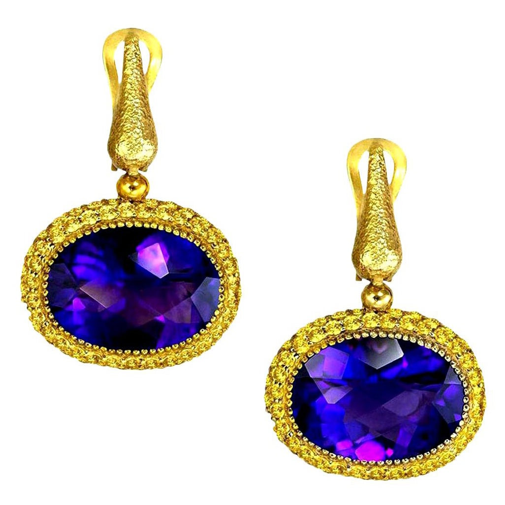 Alex Soldier, boucles d'oreilles en goutte texturées en or, améthyste et saphir, uniques en leur genre en vente