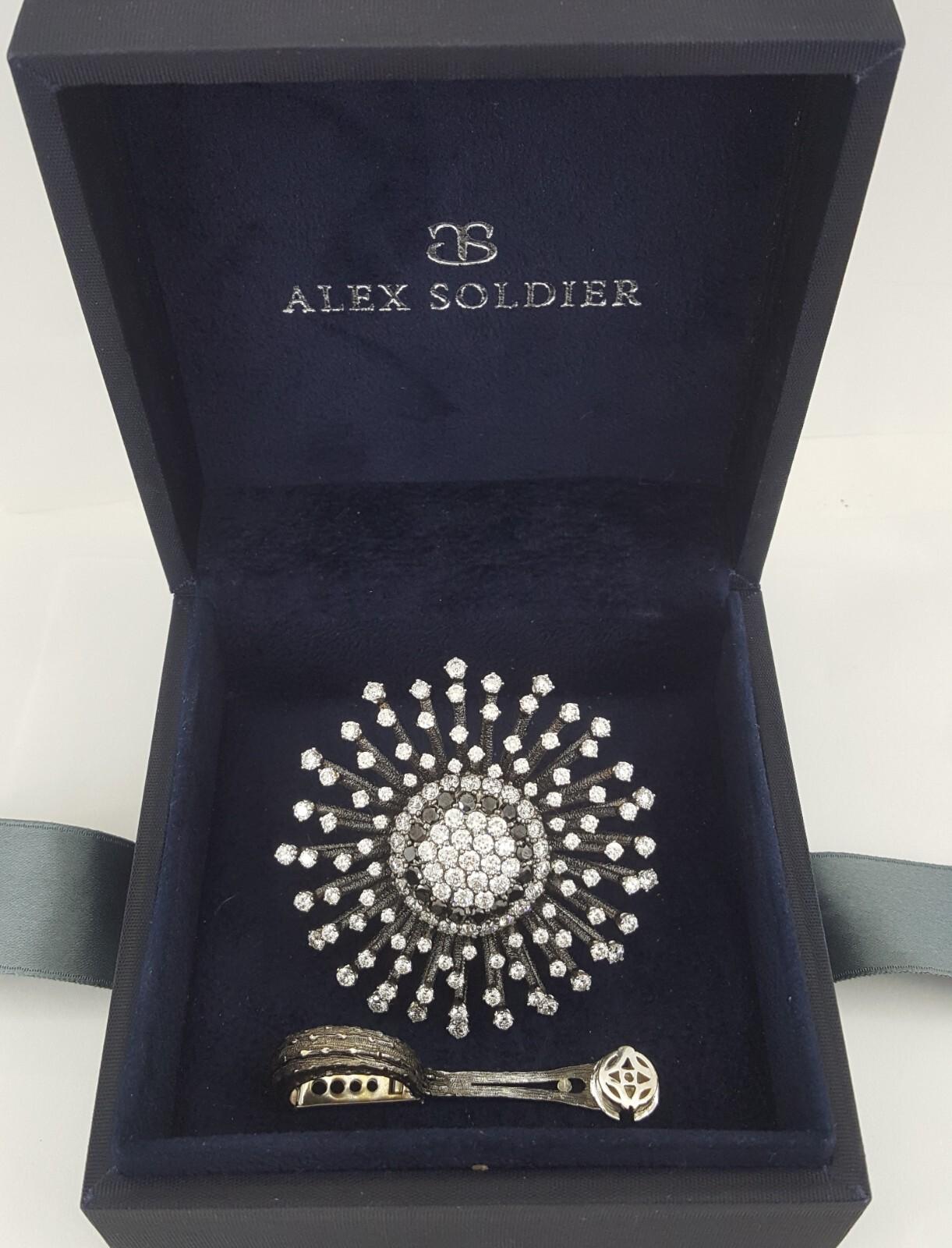 Women's Alex Soldier “Astra” Convertible Statement Ring in 18K Gold — 11.5 Carats White For Sale