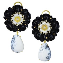 Alex Soldier, boucles d'oreilles convertibles en onyx sculpté, agate, nacre et topaze