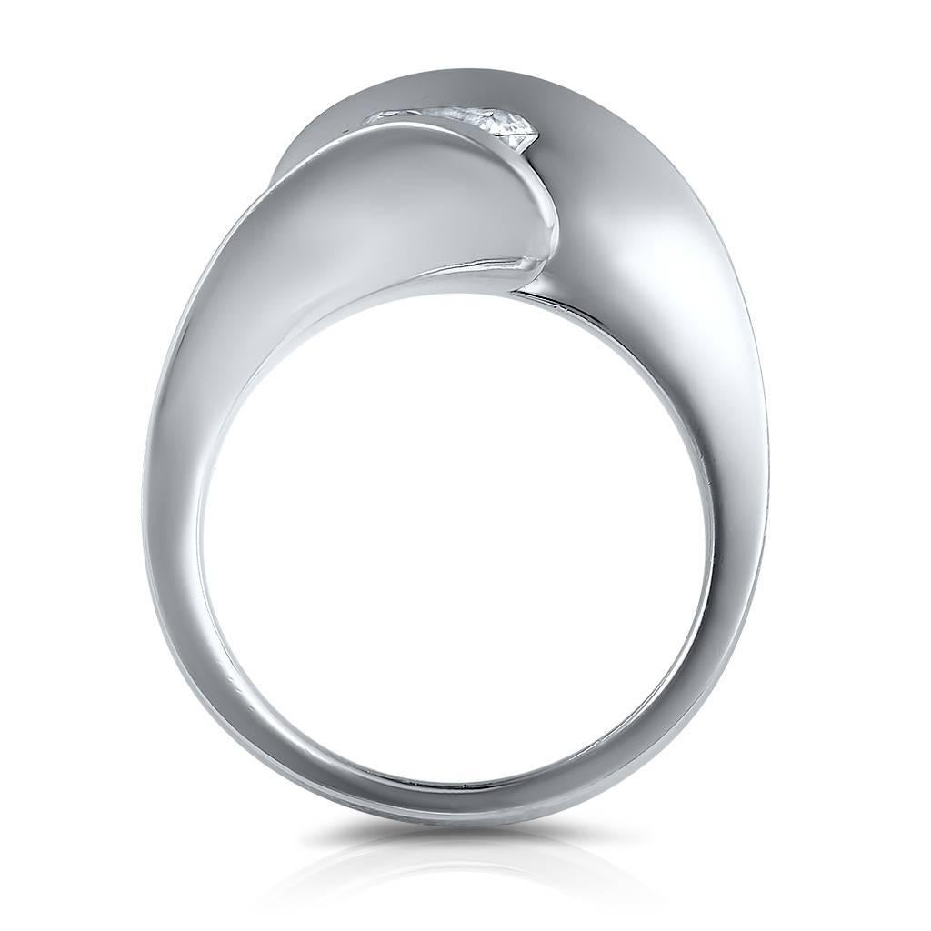 Taglio rotondo Alex Soldier Dance of Life, anello di fidanzamento in platino con diamante, realizzato a NYC in vendita