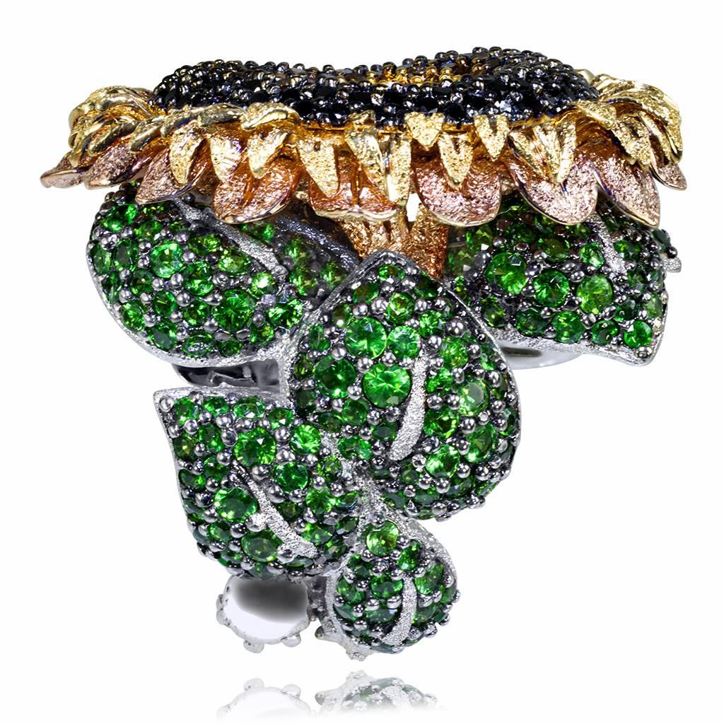 Alex Soldier Diamond Chrome Diopside Gold Sunflower Ring as seen on Kate Upton In New Condition For Sale In New York, NY