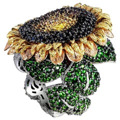 AleX Seen Diamond Chrome Diopside Gold Sunflower Ring as seen on Kate Upton (Bague tournesol en or avec diamant et diopside chromé, vue sur Kate Upton)