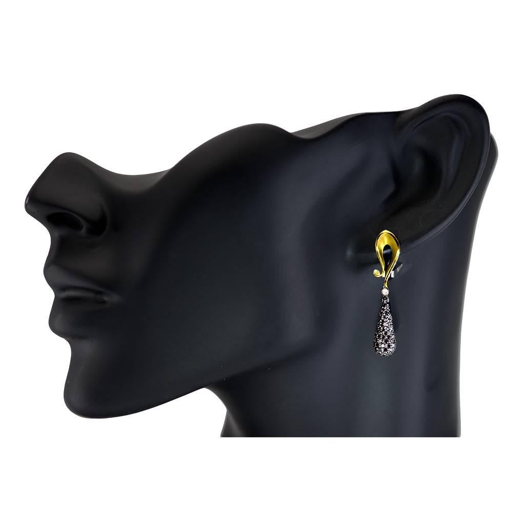 Taille ronde Alex Soldier Diamond Gold Drop Dangle Earrings One of a Kind en vente