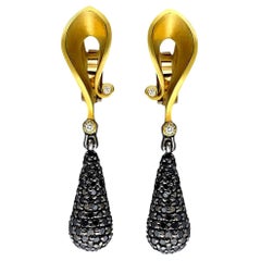 Alex Soldier, boucles d'oreilles pendantes en or et diamants, uniques en leur genre