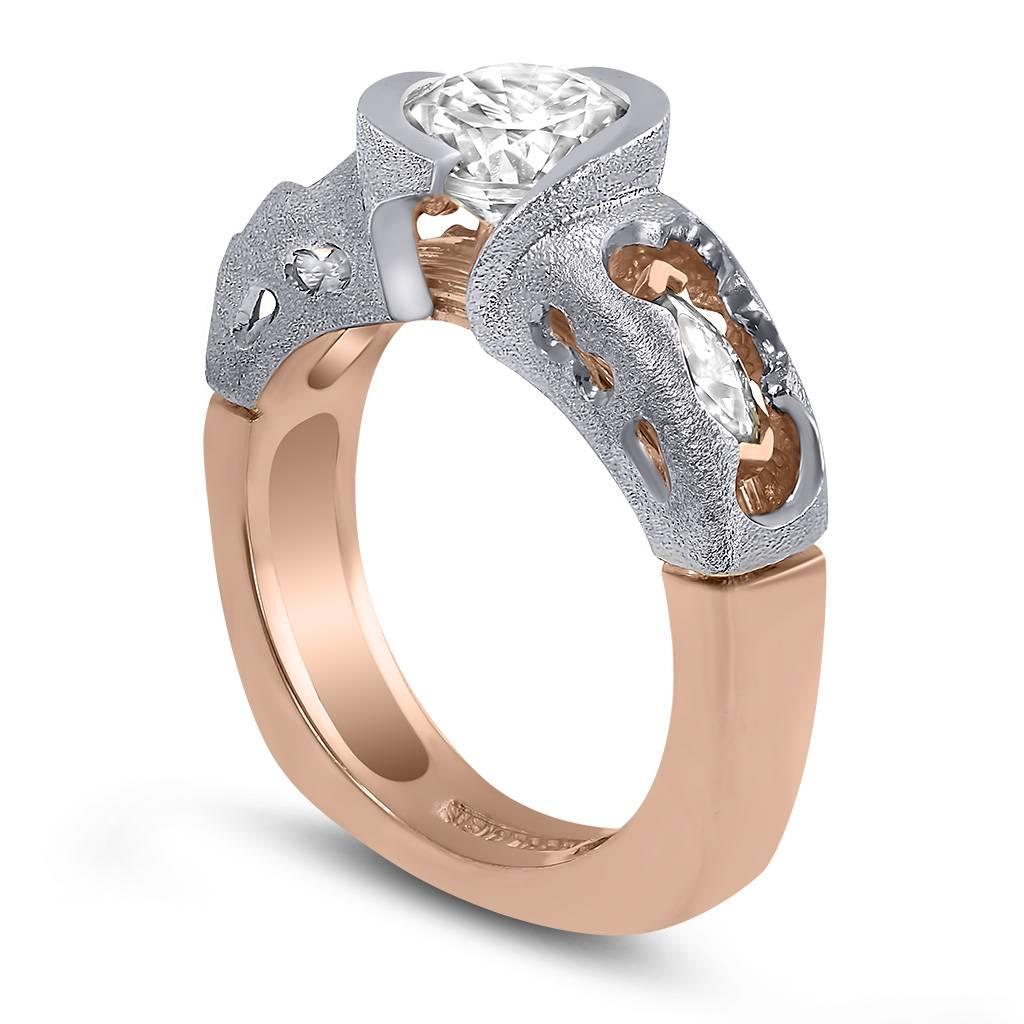 Comme le reflet des étoiles dans une rivière mystique la nuit, chaque design de cette collection envoûtante inspire à découvrir les royaumes cachés de l'autre et à grandir ensemble dans l'esprit et l'amour. Fabriquée à la main à New York. Diamants