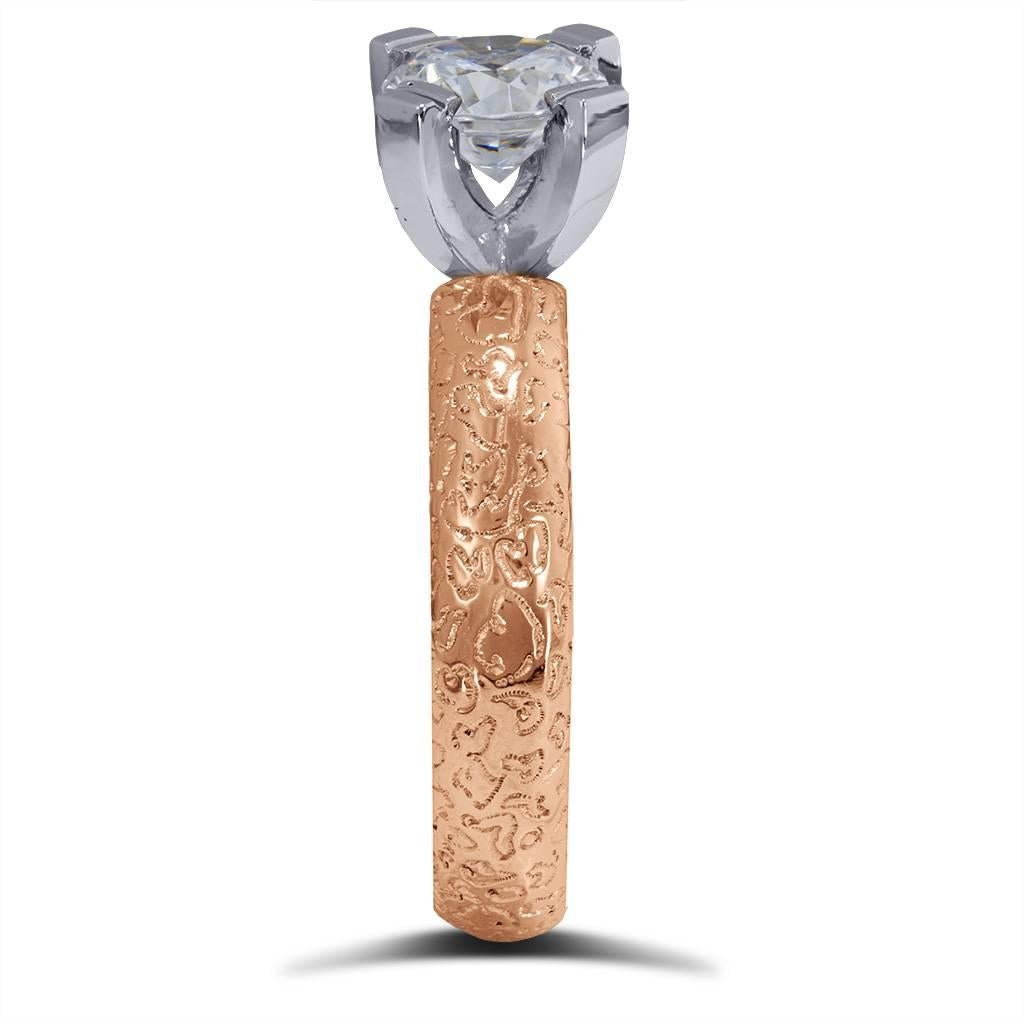 Taglio rotondo Alex Soldier Anello di fidanzamento con diamante e principessa in oro realizzato a NYC in vendita