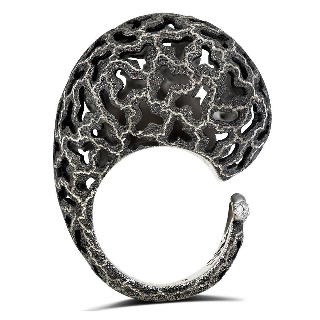 Alex Soldier, bague « Codi the Snail » en or et argent sterling texturée à la main avec diamants en vente 1