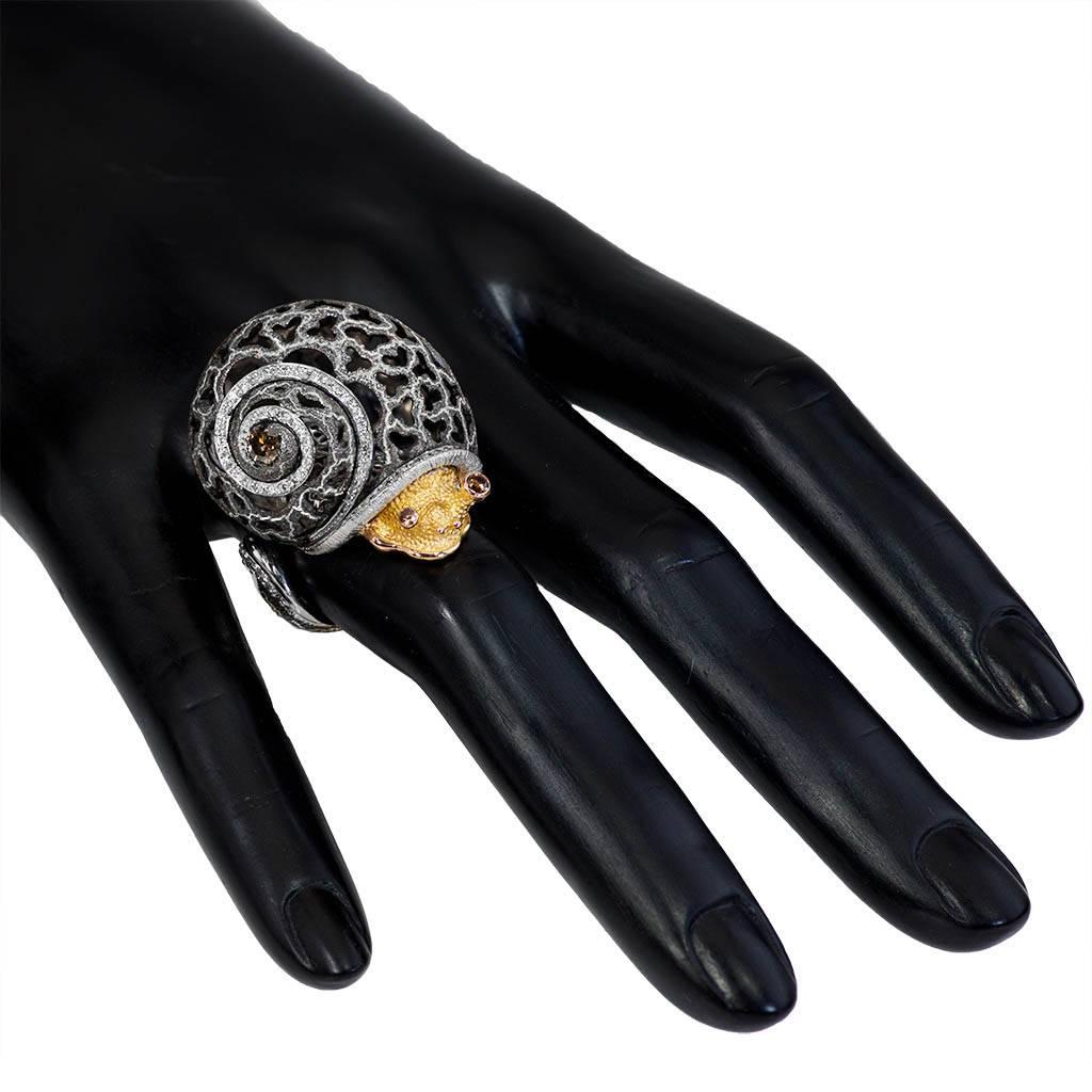 Alex Soldier, bague « Codi the Snail » en or et argent sterling texturée à la main avec diamants en vente 2