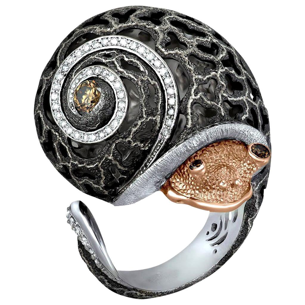 Alex Soldier, bague « Codi the Snail » en or et argent sterling texturée à la main avec diamants