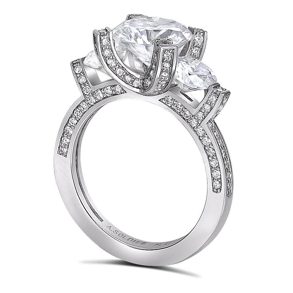 La collezione Princess di Alex Soldier riflette il posto speciale di regalità che la tua futura sposa occupa nel tuo cuore. La forma dei rebbi ricorda una corona per elevare il suo spirito ed esprimere il tuo amore. Serve a dimostrare quanto