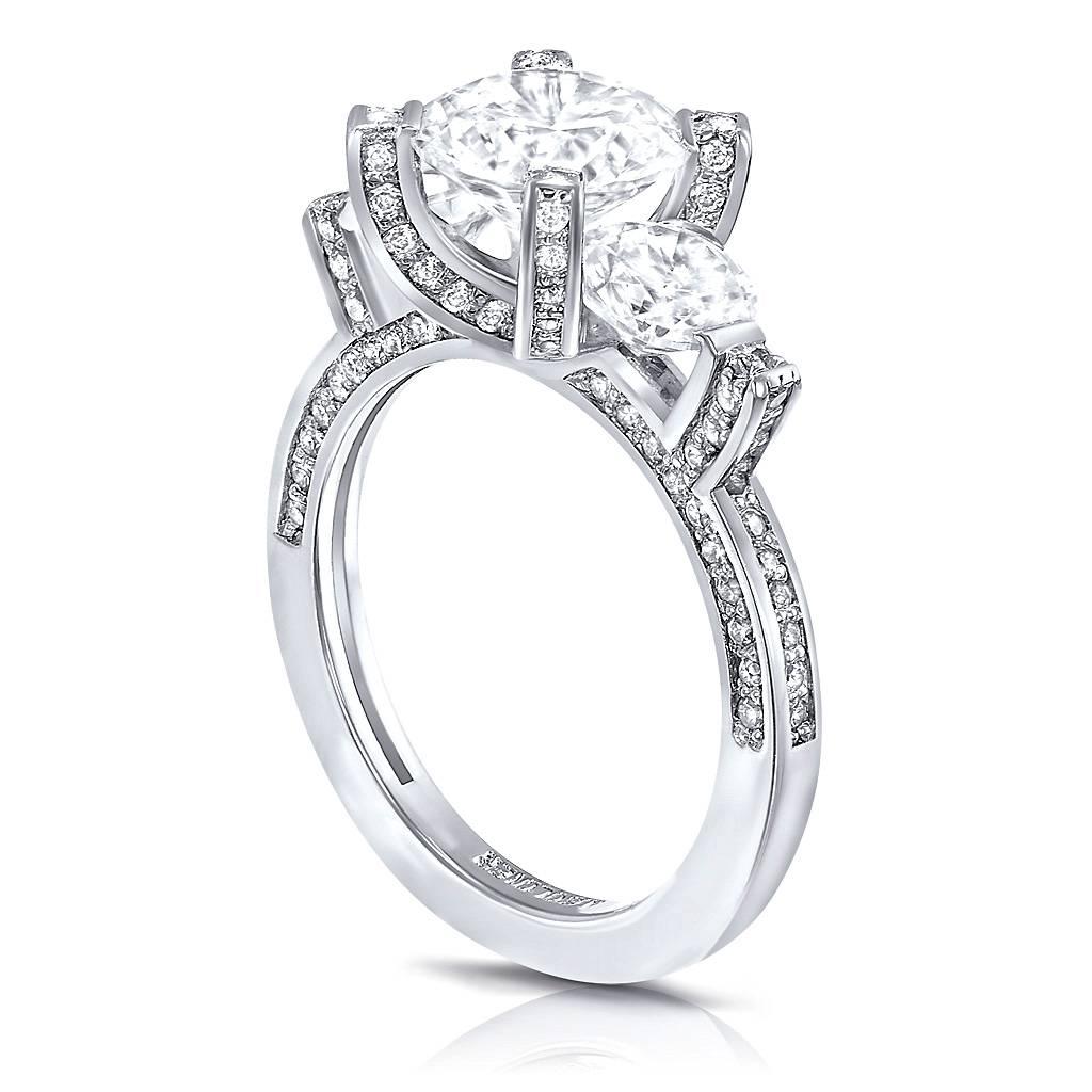 Contemporaneo Alex Soldier Anello di fidanzamento a tre pietre in platino con diamante, unico nel suo genere in vendita