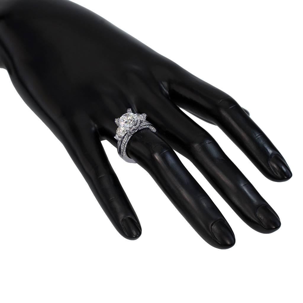Alex Soldier Anello di fidanzamento a tre pietre in platino con diamante, unico nel suo genere in vendita 1