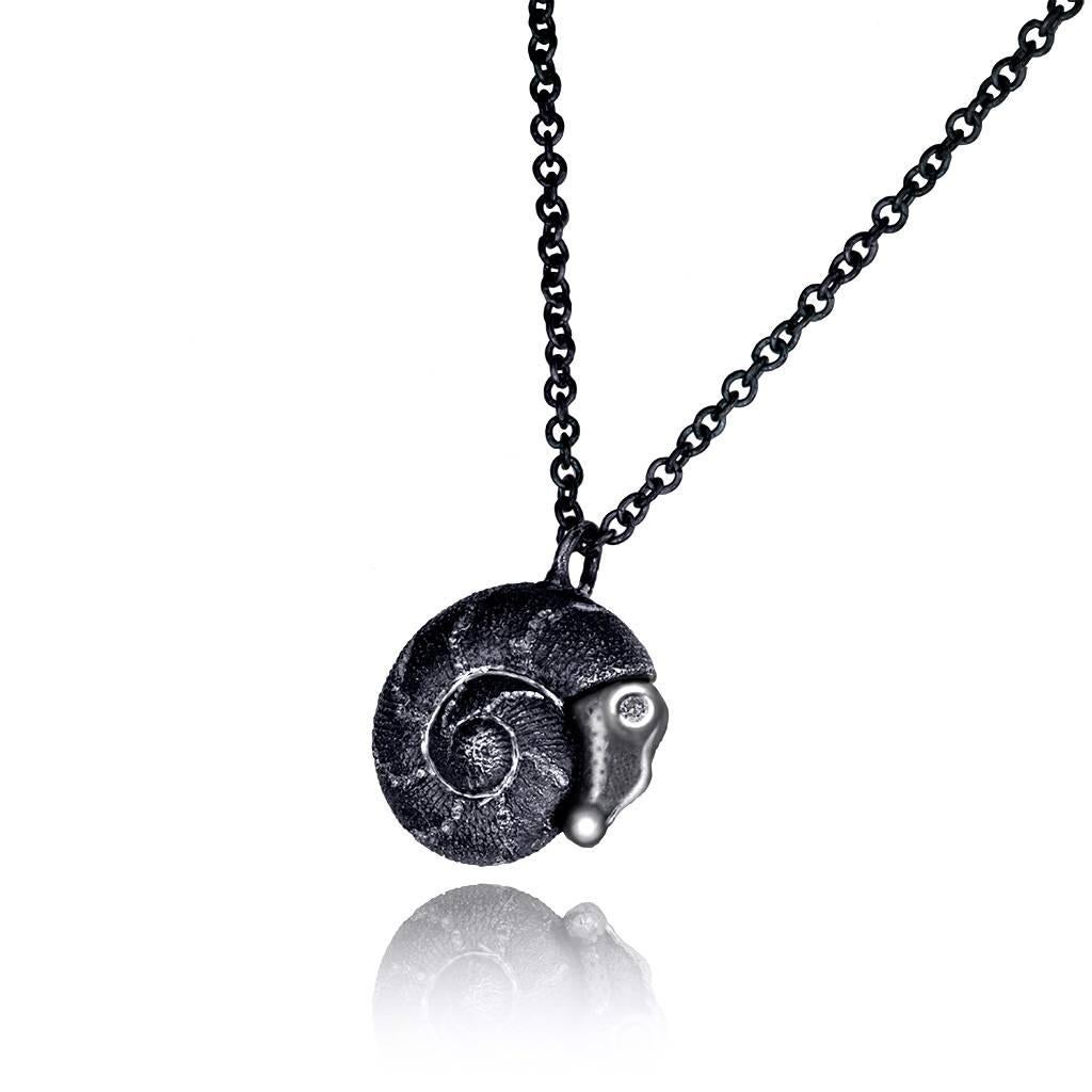 Alex Soldier uses snails as a reminder to slow down and enjoy life. It became an instant classic and one of the brand’s signature heirlooms with the quality and appeal of the most sought-after jewels in the world. Formed by a perfect balance of