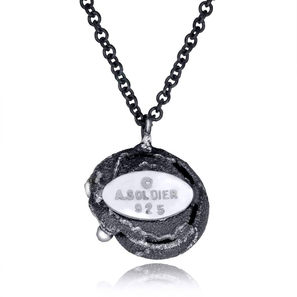 Contemporaneo Alex Soldier Diamond - Collana con ciondolo a forma di lumaca in argento sterling e catena in vendita